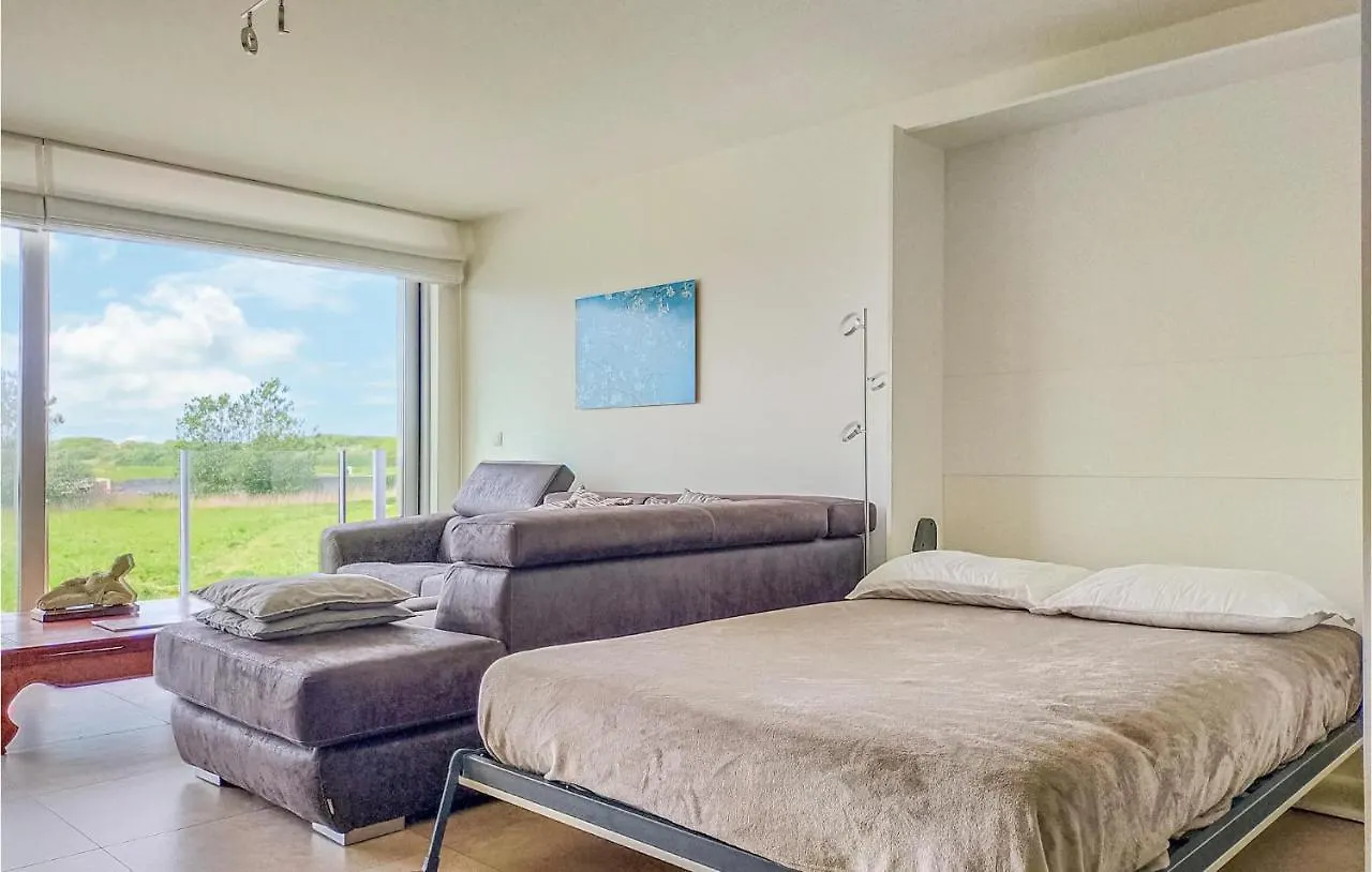 2 Bedroom Cozy Apartment In Oostende