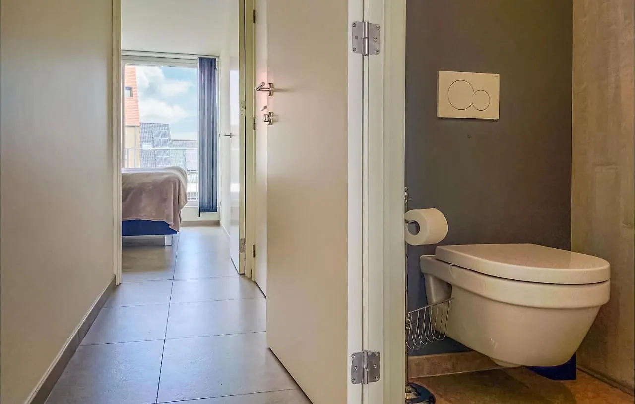 2 Bedroom Cozy Apartment In Oostende